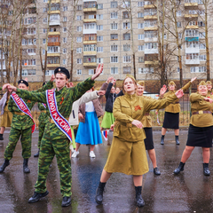 День Победы в Усть-Илимске: студенты танцуют  военные вальсы