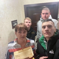 В преддверии 8 Марта студенты ГБПОУ УИТЛТУ навестили матерей героев СВО