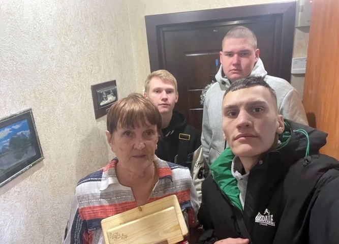 В преддверии 8 Марта студенты ГБПОУ УИТЛТУ навестили матерей героев СВО