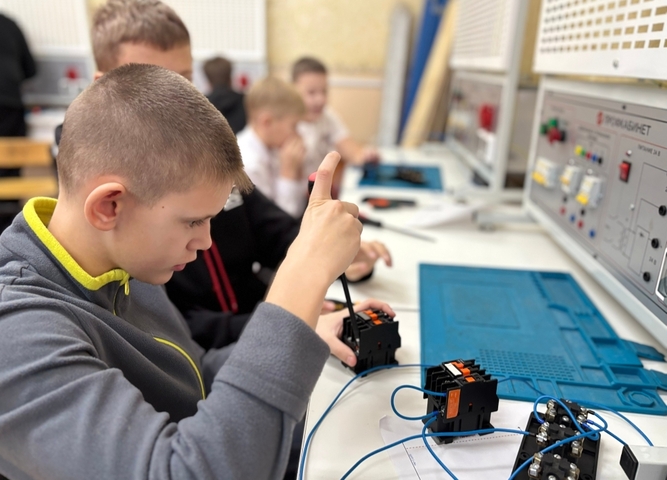 «Энергия будущего»: школьники погрузились в мир электротехники!