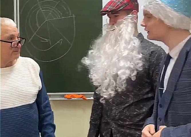 Репортаж из учительской: Мы спросили у педагогов про Новый год!